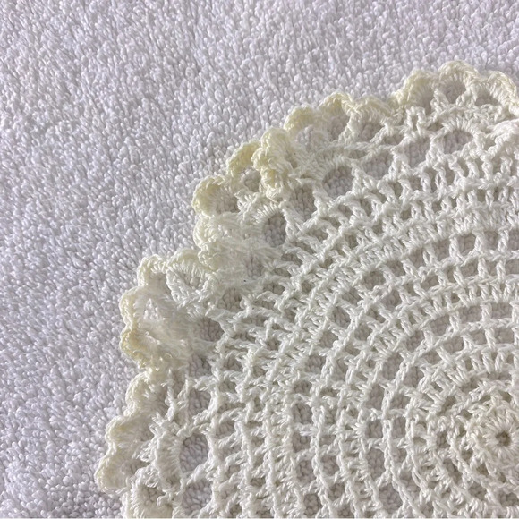 Vintage  Handmade Pink & Cream Crochet Lace Round Doilies X2 - Picture 4 of 10